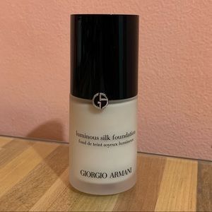 Giorgio Armani Luminous Silk Foundation 2